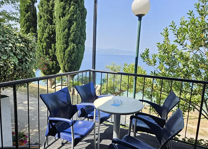 Mala Luka - Omis, Stanici