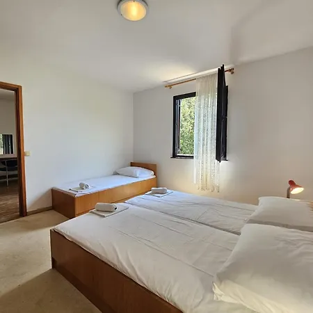 Apartment Mala Luka - Omiš,