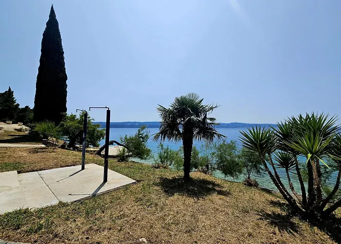 Mala Luka - Omis, Stanići