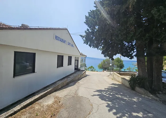 Mala Luka - Omis, *